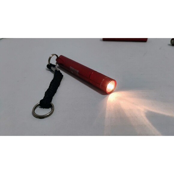 VINTAGE MAGLITE SOLITAIRE WINSTON MINI KEYCHAIN FLASHLIGHT LOT TESTED WORKING - Picture 8 of 8